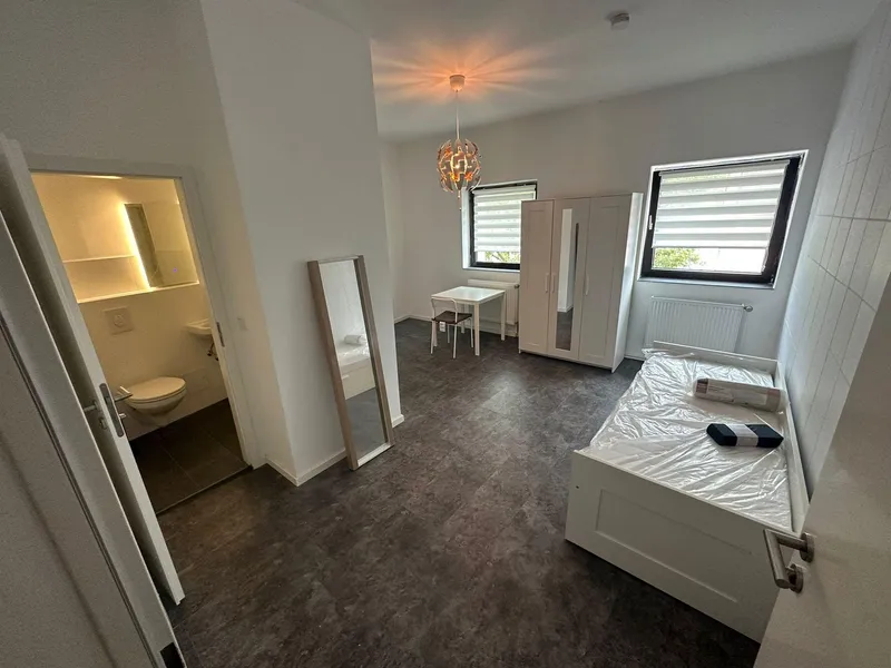 Apartment - Möblierte 1-Zimmer-Wohnung mit Einbauküche in Berlin nahe BER mit Anmeldung - Saniert! — photo 1
